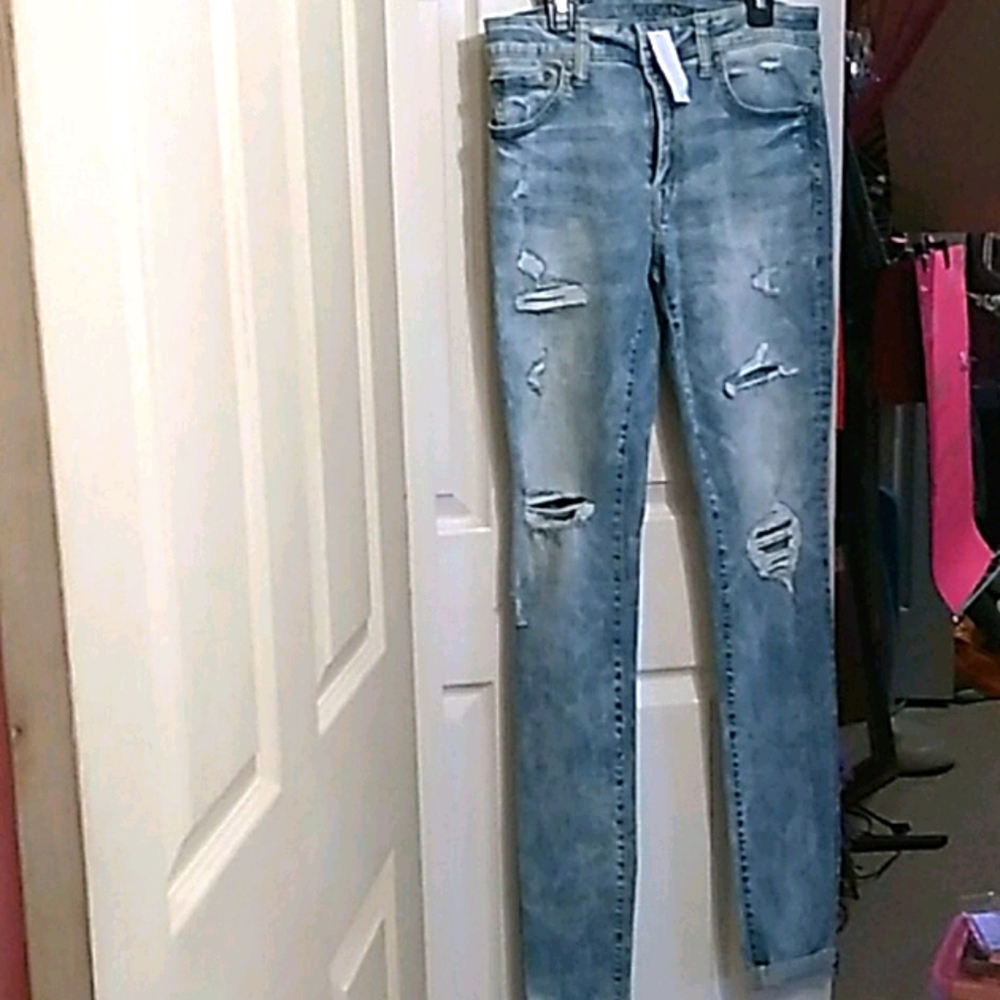 Young Men's American Eagle ripped jeans
